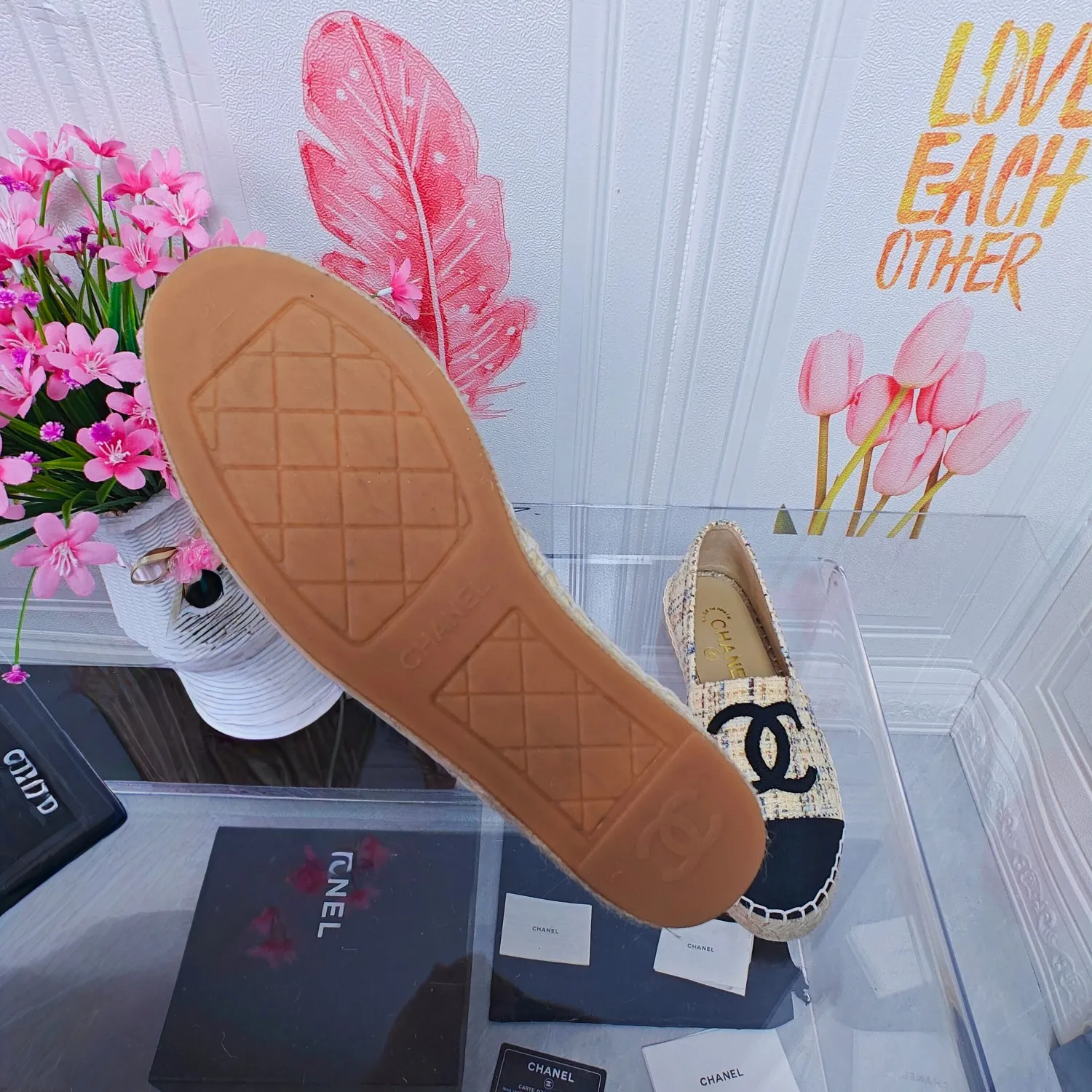 👟👟Ex-factory price 400👟👟 CHANEL 2024 early spring new fisherman shoes, top version 👏👏The inner pads are all made of original imported goatskin! Number of codes: 35 - 40 (codes 34, 41, and 42 can be customized without return or exchange) Standard codes come with a full set of packaging